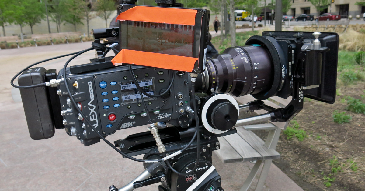 Câmera de cinema ARRI Alexa em close, exemplo de corpo que grava 24 e altas taxas