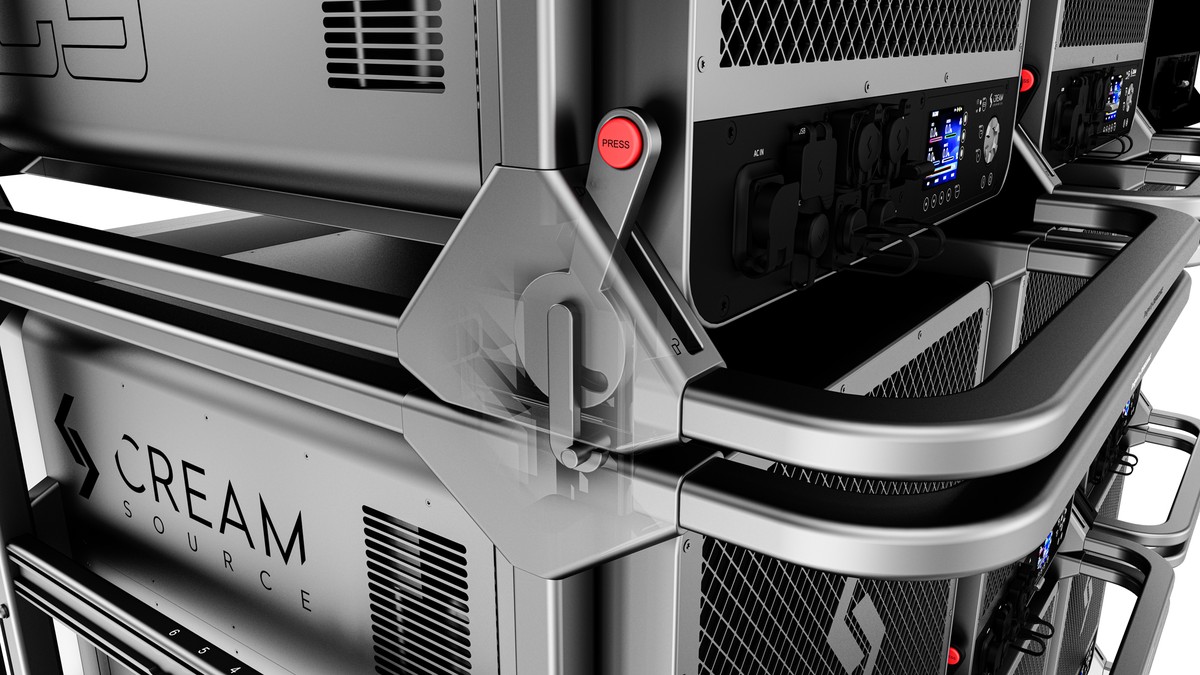 Creamsource C3 empilhados: suporte intertravado com botão vermelho PRESS, LCD traseiro e gaiola metálica