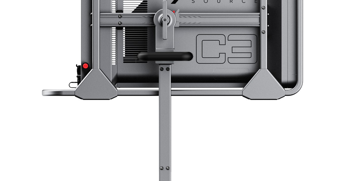 Creamsource C3 vista traseira: yoke com trava de tilt, trilho numerado, vents e conectores com capa